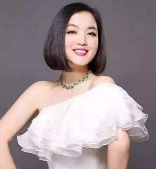 歌唱演员白雪个人资料,歌声飘扬，演绎人生华章