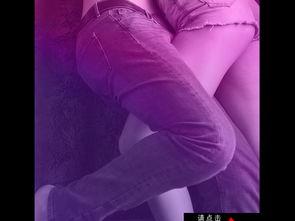 男女黄色背景照片,男女黄色背景下的独特魅力