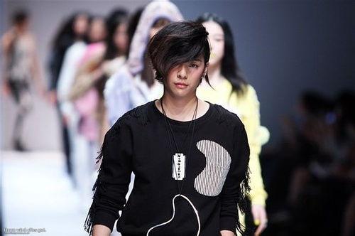 韩娱乐圈的les,揭开女明星们的同性恋情缘